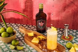 Pinapple and cocktail pina cooler with havana club 7