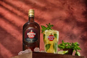 Golden Mojito Cocktail-Rezept: Elevated Twist Golden Mojito Variation mit dem dunklen Rum Havana Club 7