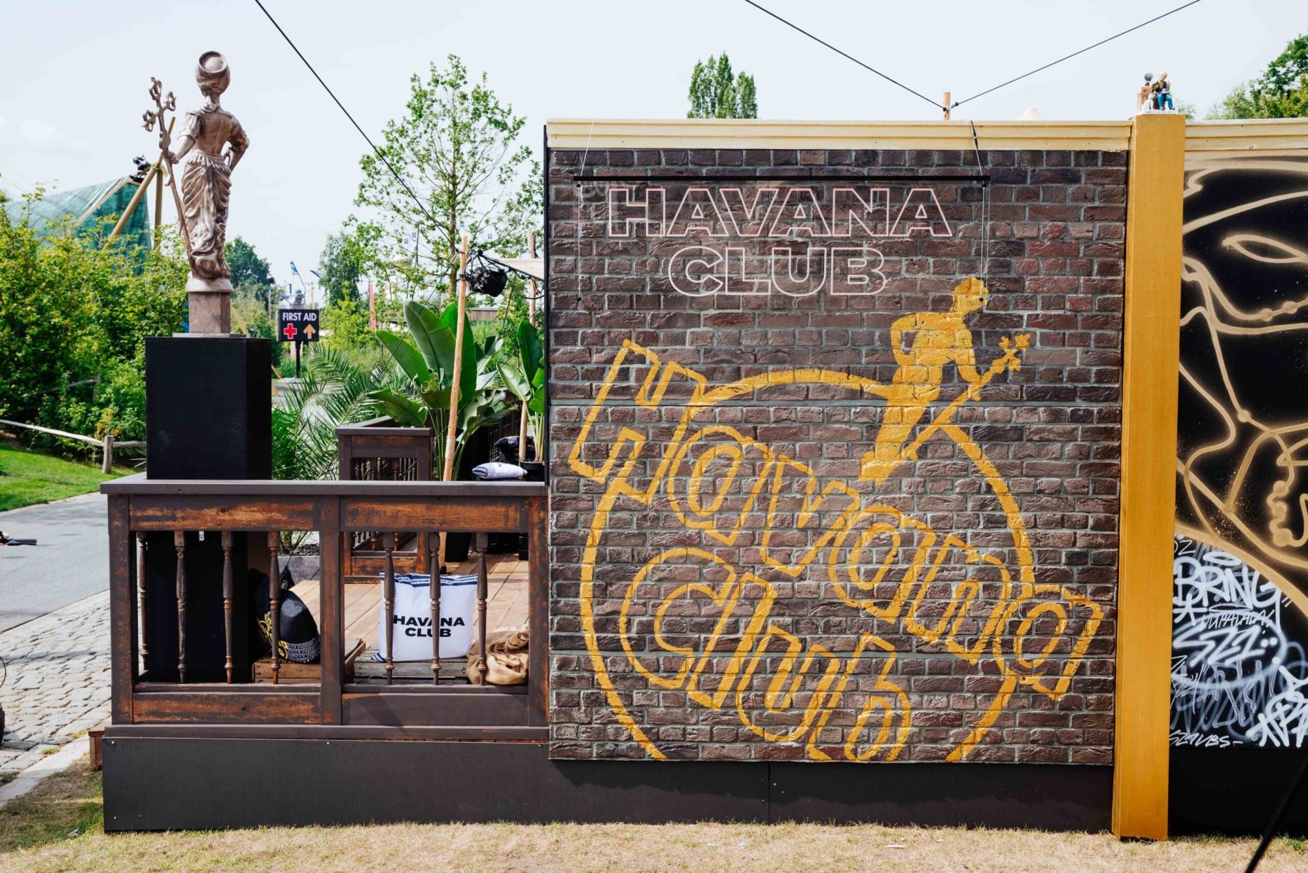 Tomorrowland event - entry - Image 01